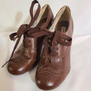 Cute American Eagle Oxford Heels Size 9